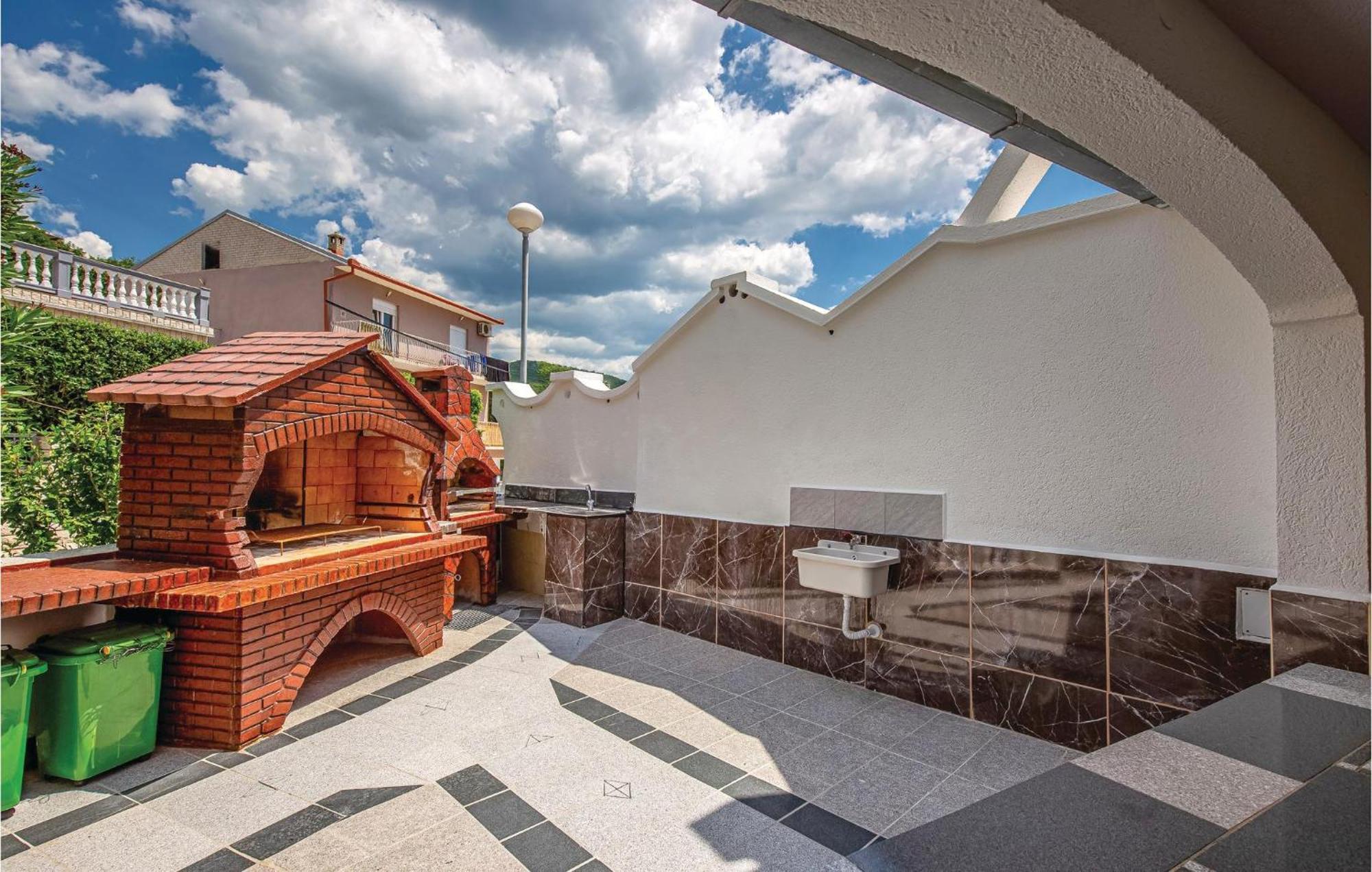 Stunning Apartment In Crikvenica With Wifi מראה חיצוני תמונה