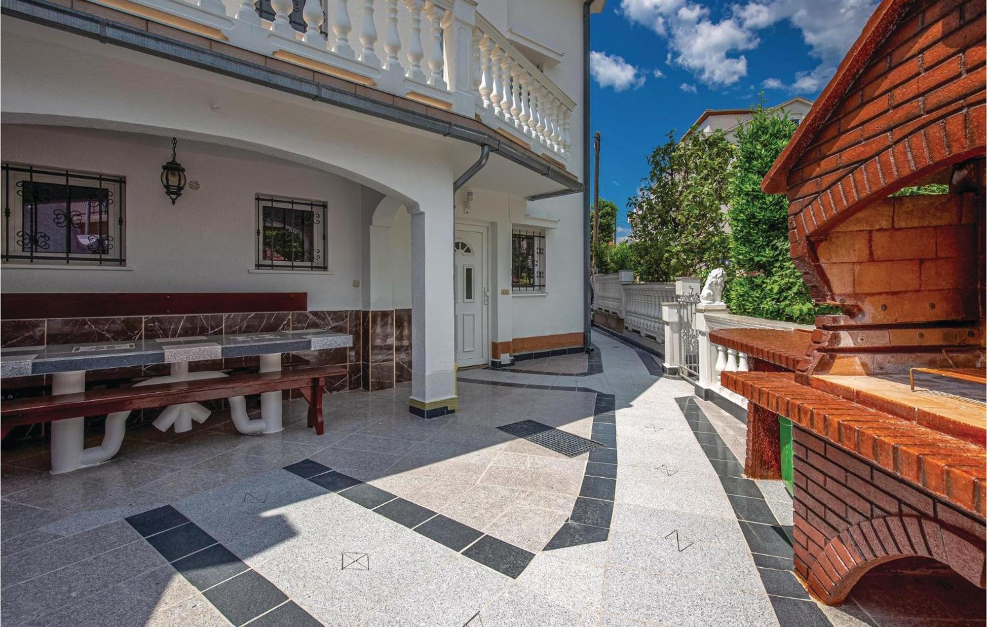 Stunning Apartment In Crikvenica With Wifi מראה חיצוני תמונה
