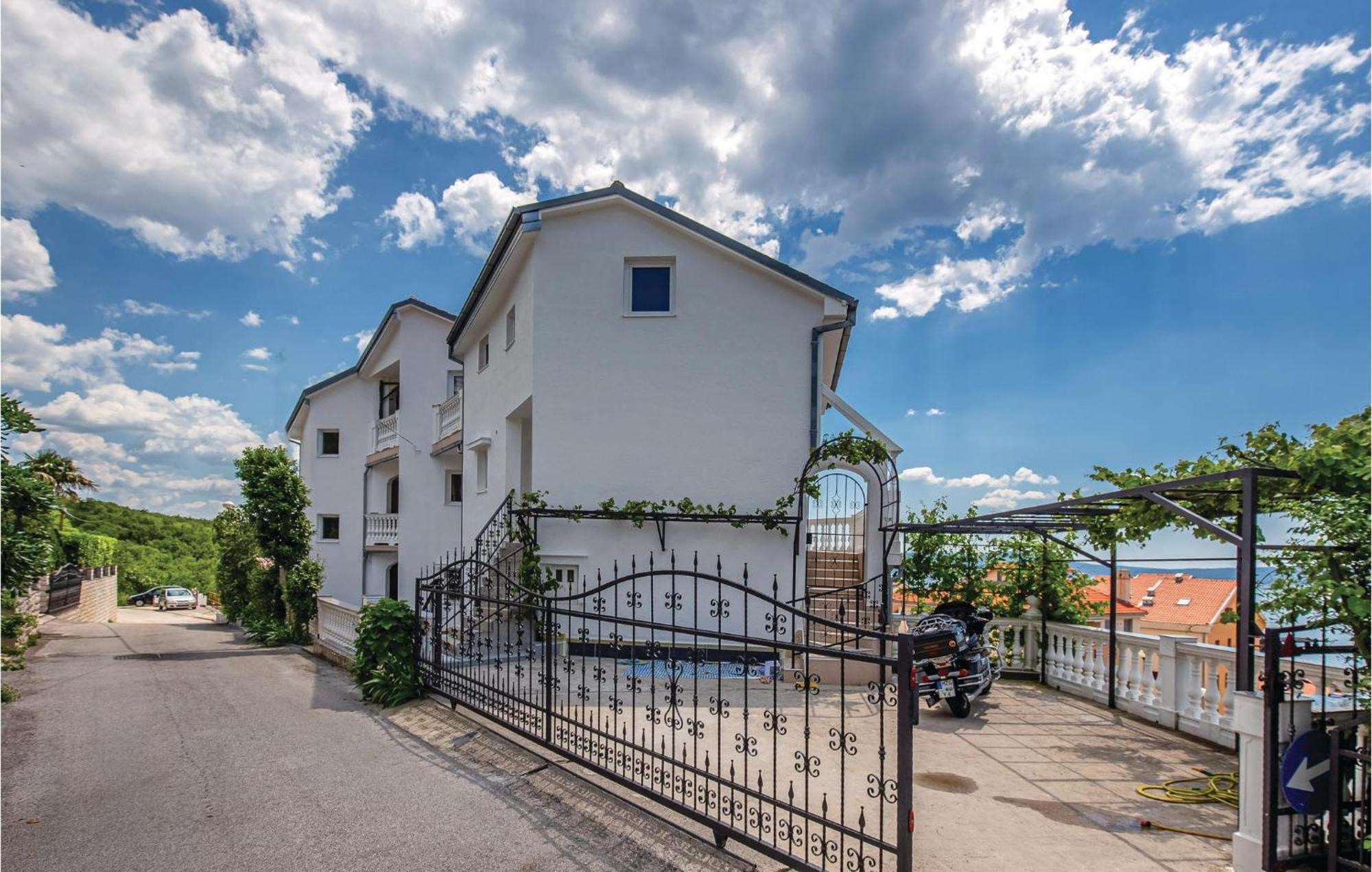 Stunning Apartment In Crikvenica With Wifi מראה חיצוני תמונה