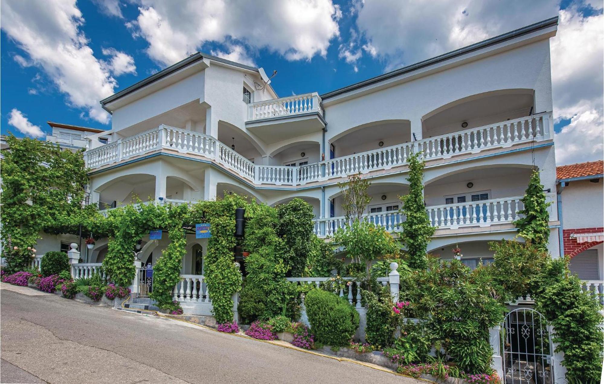 Stunning Apartment In Crikvenica With Wifi מראה חיצוני תמונה